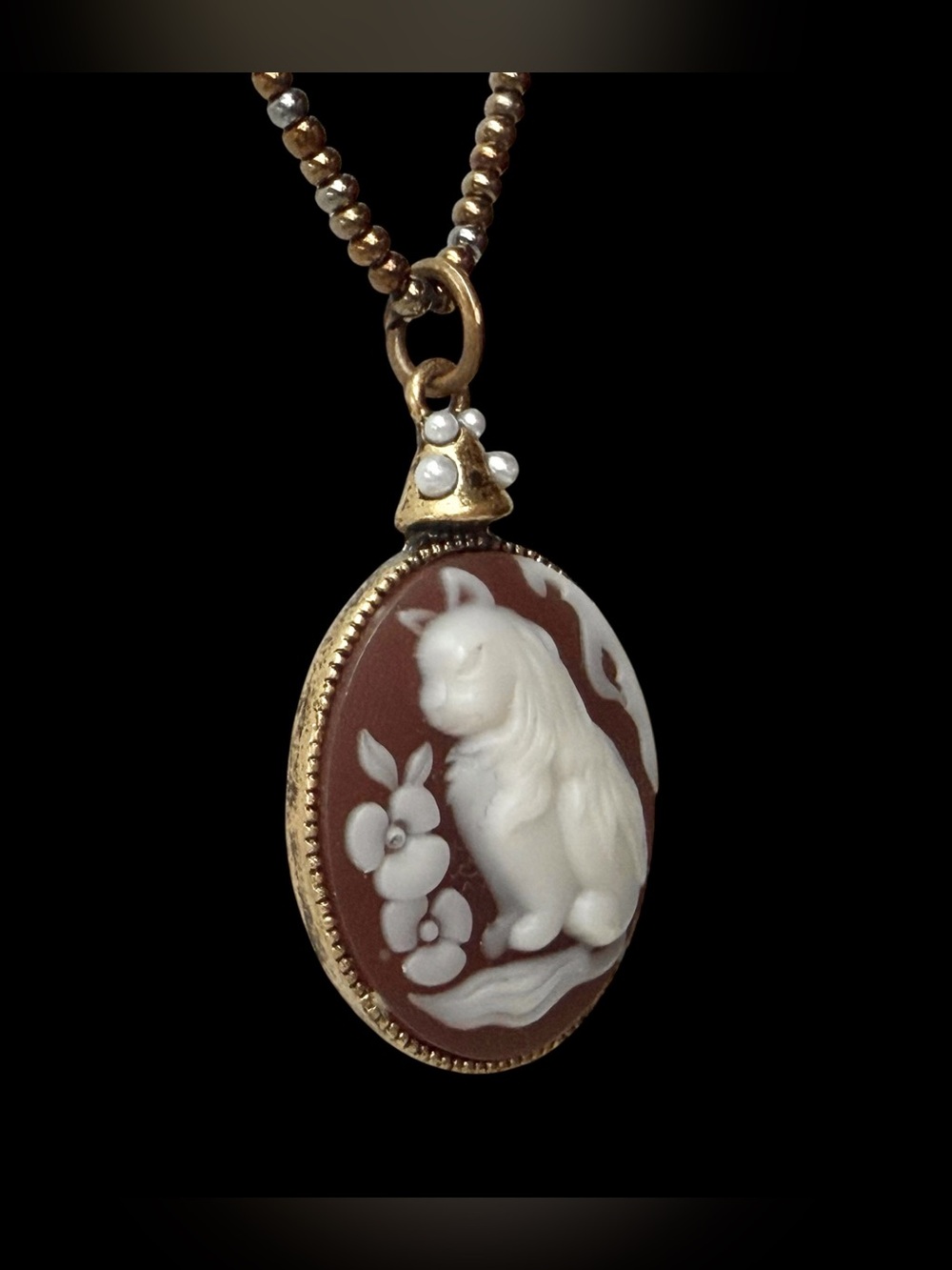 Vintage-Style Cat Cameo Pendant w/ “Druk” Beaded Necklace - Picture 4 of 11